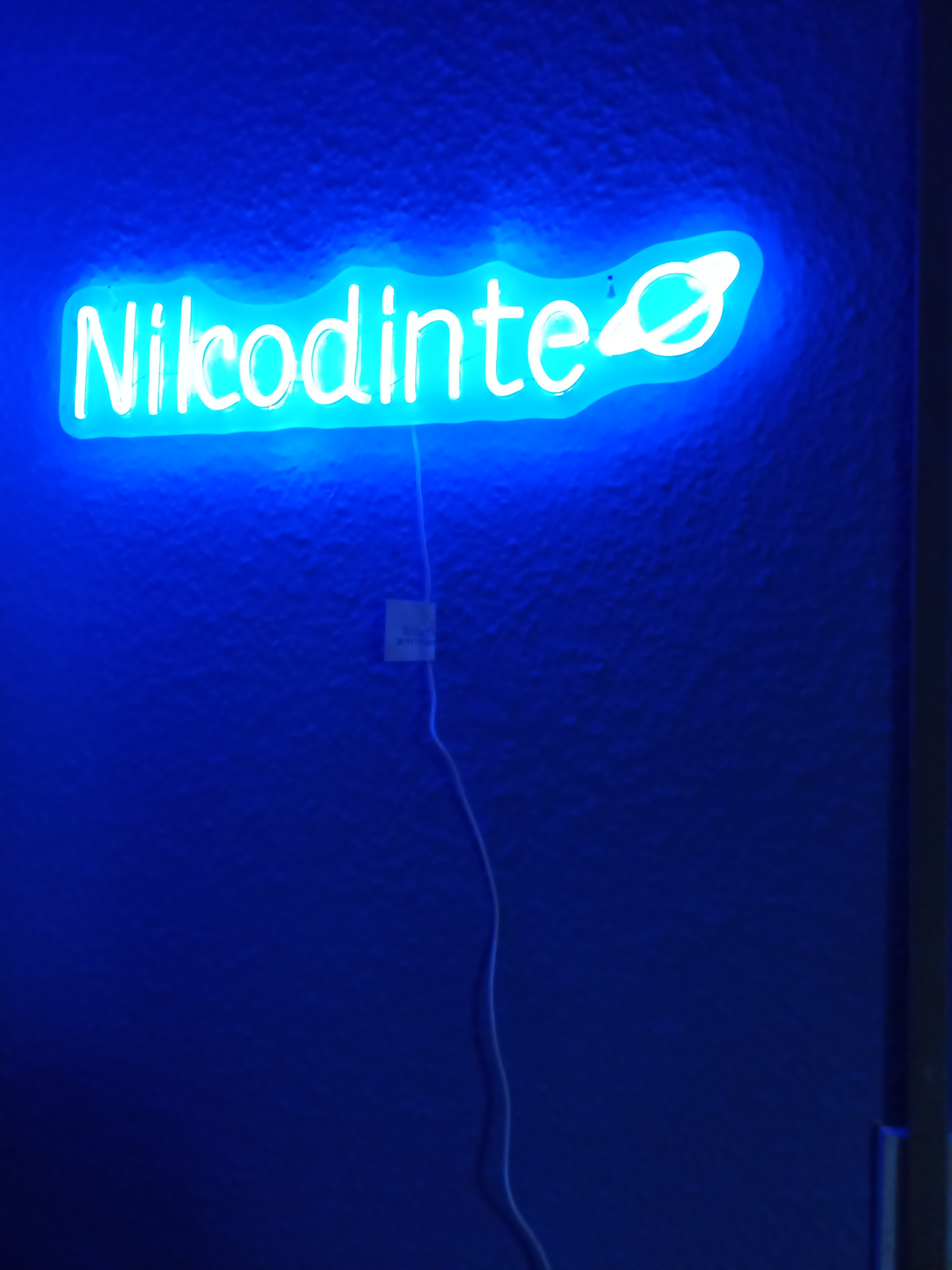 blaue LED Leuchtbuchstaben: Nikodinte