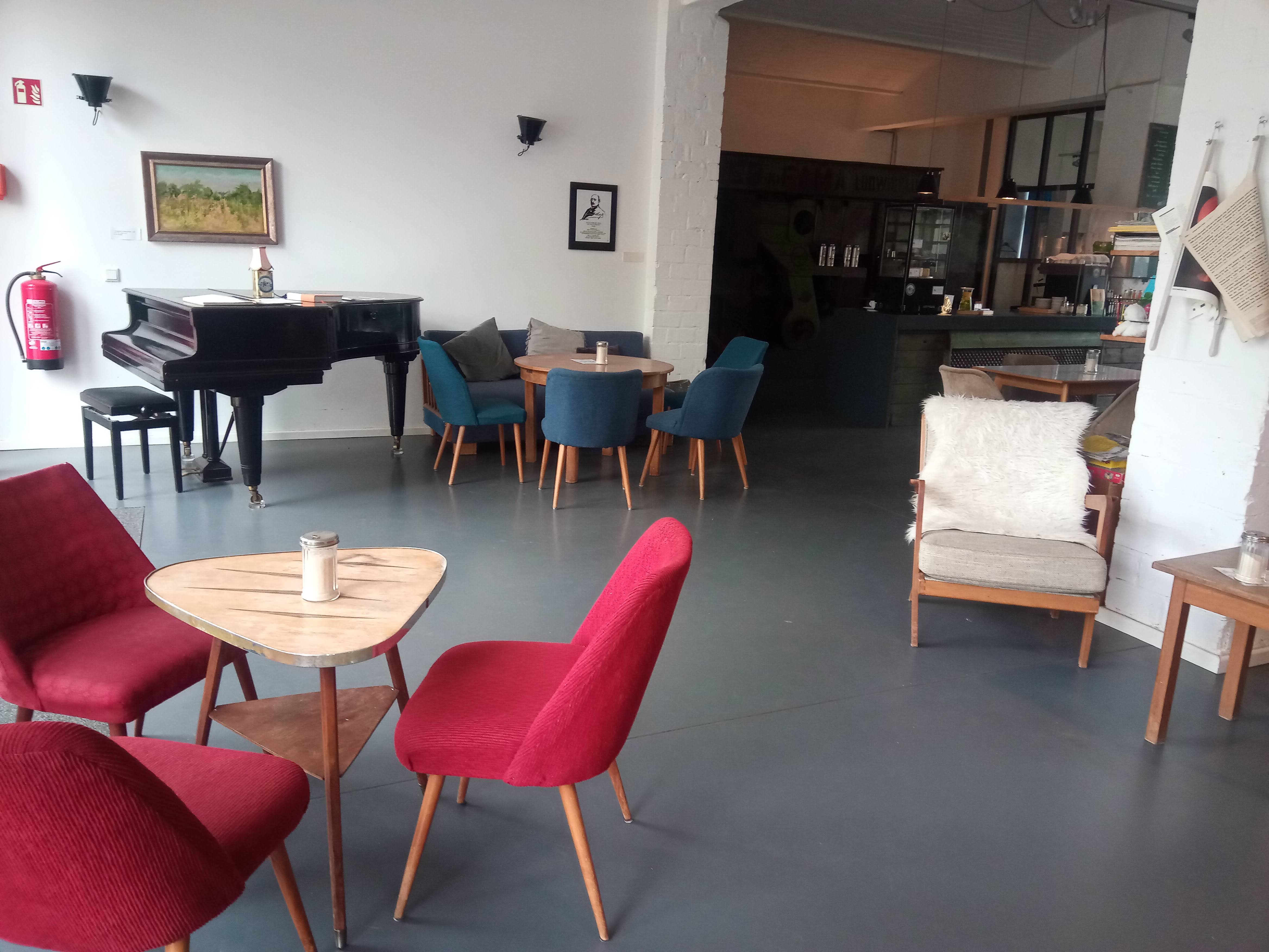 Innenansicht des Café Traktorista
