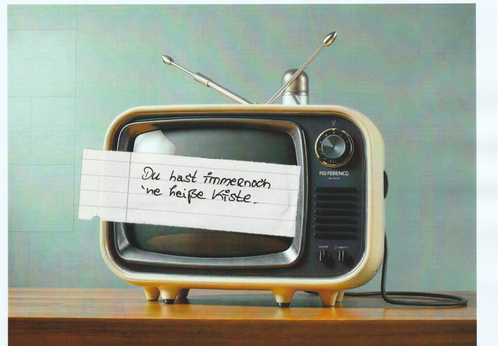 ein kleiner Kastenfernseher aus den 70er Jahren mit der Bildunterschrift: Du hast immer noch ne geile Kiste
